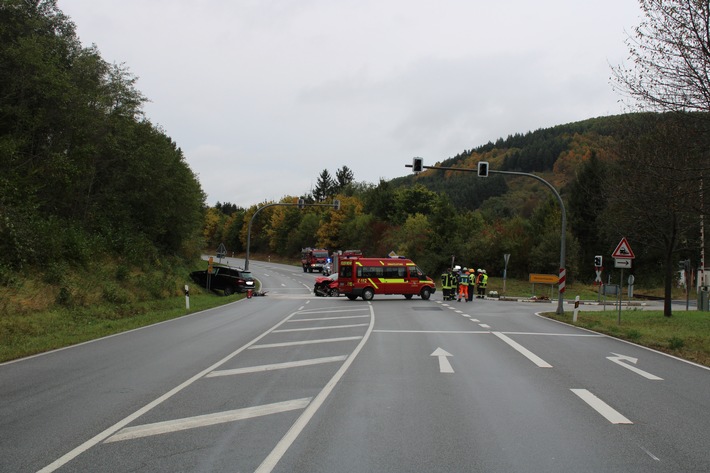 POL-PDKL: Schwerer Verkehrsunfall auf der B 270