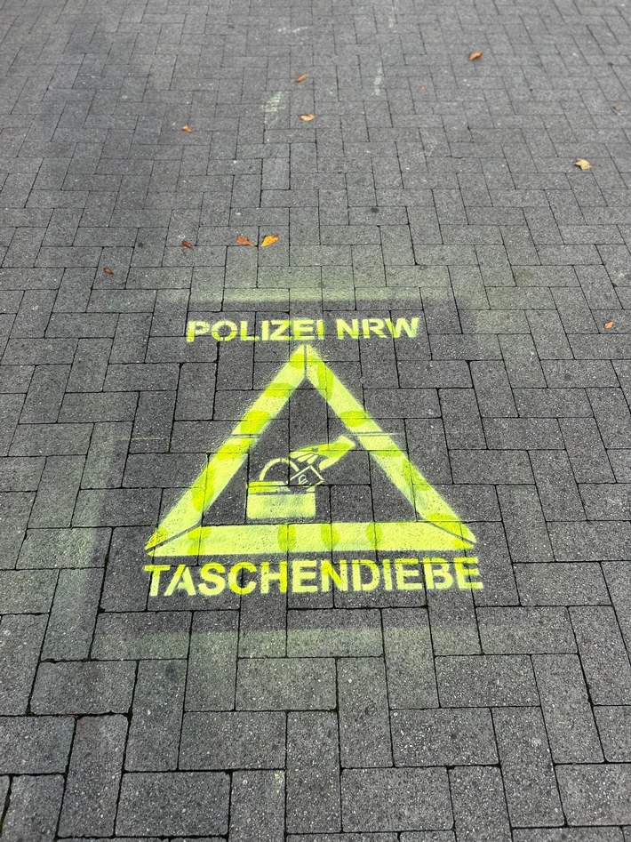 POL-ME: "Augen auf - Tasche zu!" - Die Polizei geht gegen Taschendiebe vor! - Kreis Mettmann - 2410034