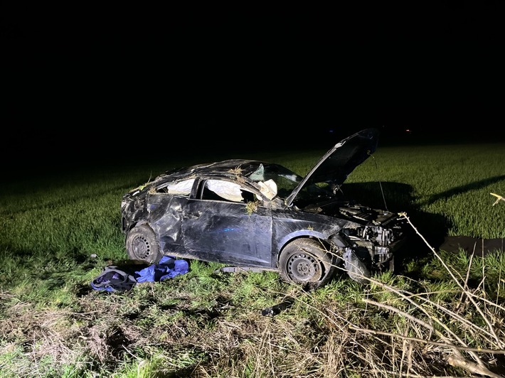 POL-SO: Alleinunfall mit zwei verletzten Personen - Verdacht auf Alkohol