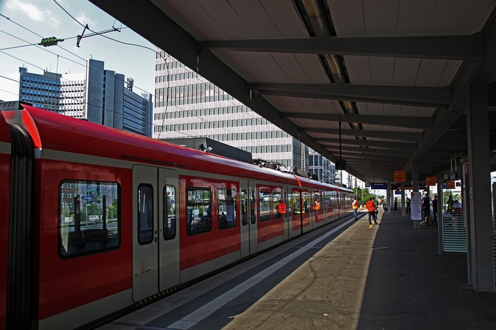 FW-E: Rauchentwicklung im Essener Hauptbahnhof, Ursache unklar