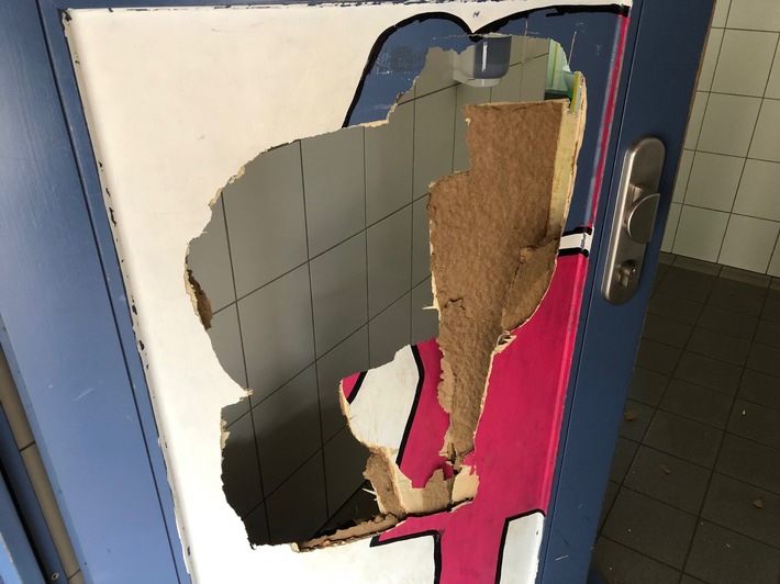 POL-PDKL: Vandalismus auf Schulgelände