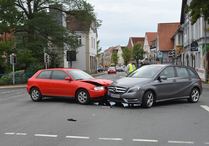 POL-NI: Verkehrsunfall auf Kreuzung