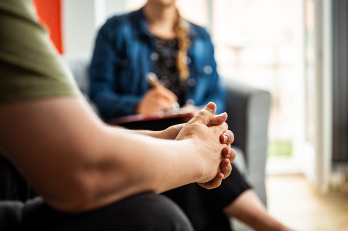 Die Dunkelfeldstudie LeSuBiA zeigt: Partnerschaftsgewalt betrifft Frauen und Männer, bleibt aber meist unsichtbar / Hohe Gewaltbetroffenheit, geringe Anzeigequote, Hilfesystem reicht nicht aus