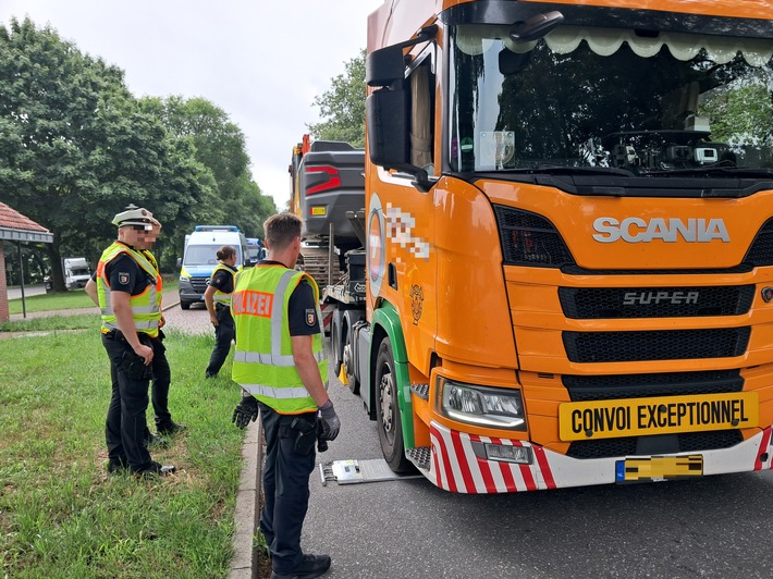 POL-SE: Tornesch / BAB 23 - Polizei führt Schwerlast- und Gefahrgutkontrolle an der Autobahn durch und stellt Verstöße fest