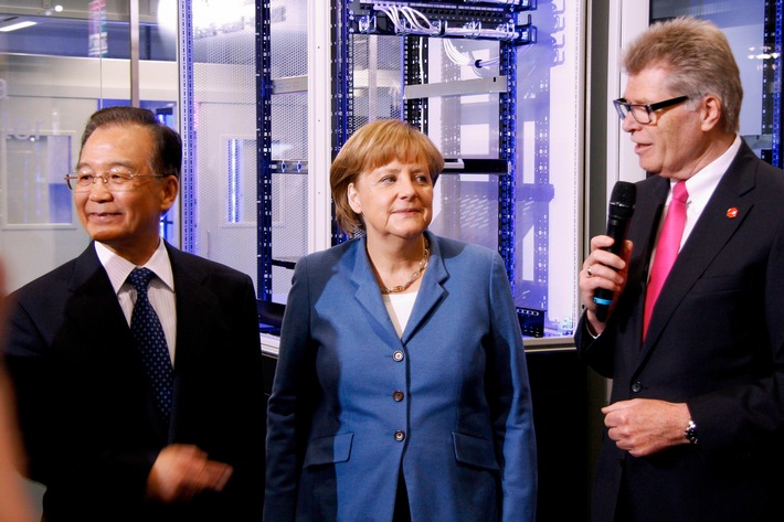 Angela Merkel und Wen Jiabao besuchen Rittal auf der Hannover Messe 2012