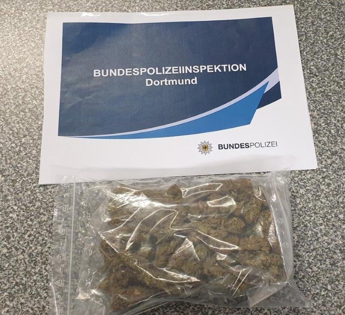 BPOL NRW: Fast 50 Gramm Drogen im Gepäck - Bundespolizei stellt mutmaßlichen Drogendealer