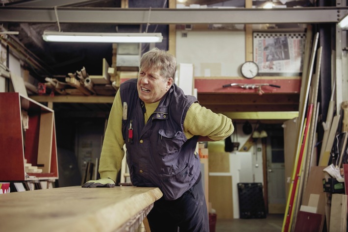 AOK: Das hilft bei akuten Rückenschmerzen / Tipps zum Tag der Rückengesundheit am 15. März