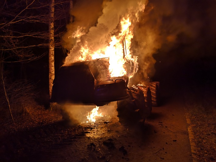 FW-DO: 19.12.2018 - Feuer in Eichlinghofen
Brennt Holzernte-Maschine in Naturschutzgebiet