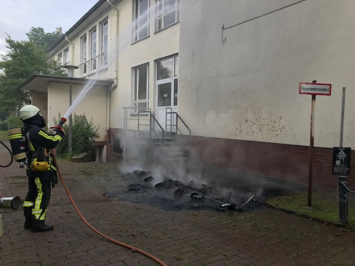 FW-BO: Außenstelle des Alice-Salomon-Berufskolleg entgeht knapp einem Gebäudebrand