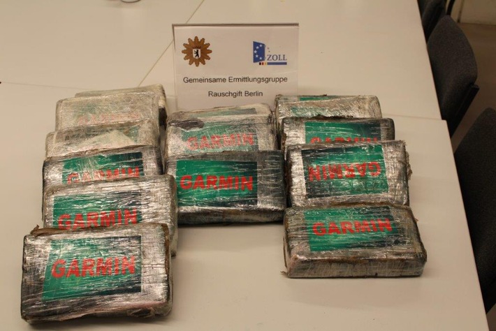 ZOLL-BB: Bandenmäßiger Drogenschmuggel im großem Stil aufgeflogen;
Zoll und Polizei stellen 33 Kg Kokain sicher, vier Tatverdächtige wurden verhaftet