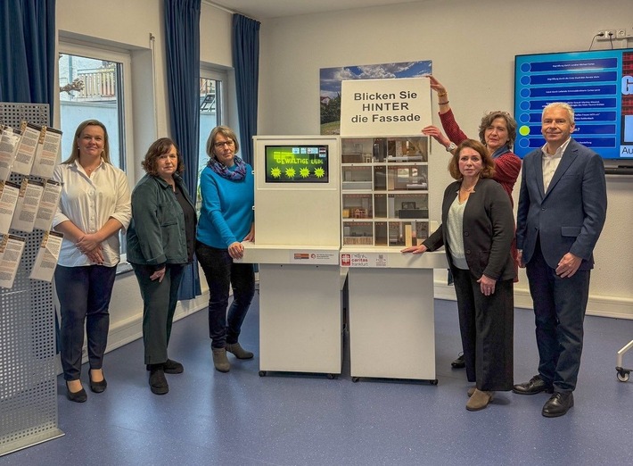 POL-MTK: Ausstellung "Gewaltige Liebe" in Flörsheim