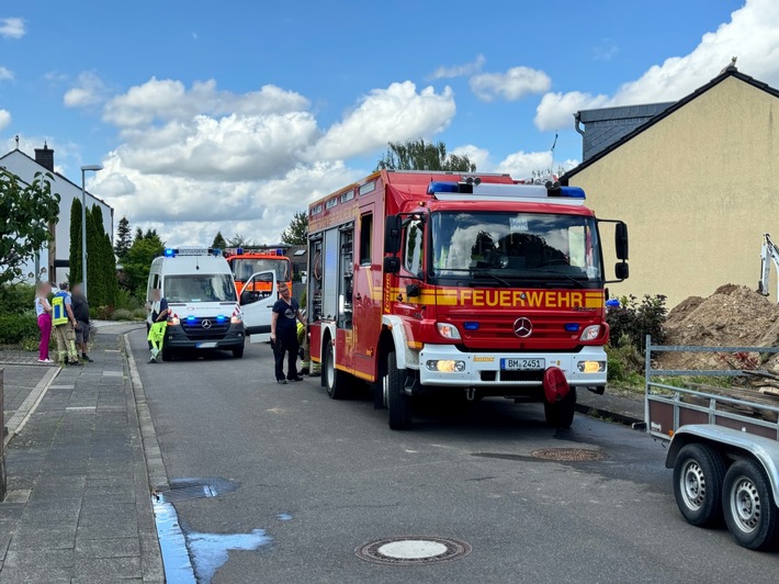 FW Pulheim: Gekappte Frischwasserleitung überflutet Keller