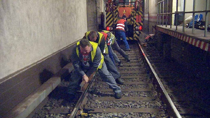 "ZDF.reportage: Gleisbruch und Kabelsalat" über Berliner Bahnprofis im Einsatz (FOTO)