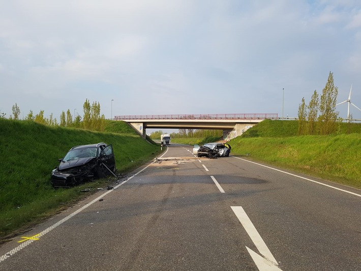 POL-WES: Wesel - Nach schwerem Verkehrsunfall auf der B 58 n sucht die Polizei Zeugen