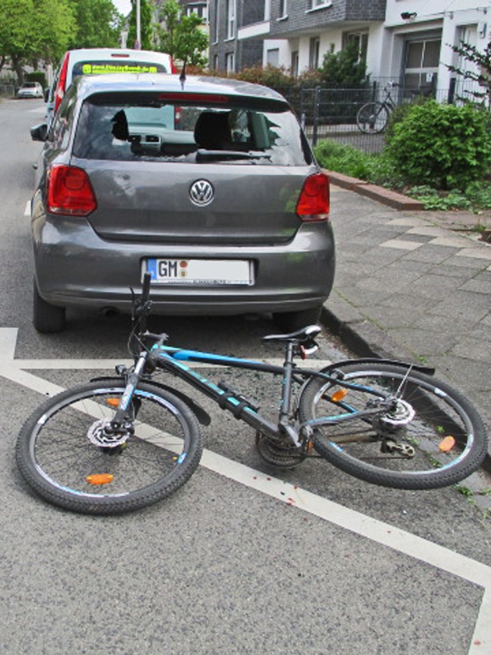 POL-ME: Fahrradfahrer bei Alleinunfall schwer verletzt - Hilden - 1904160