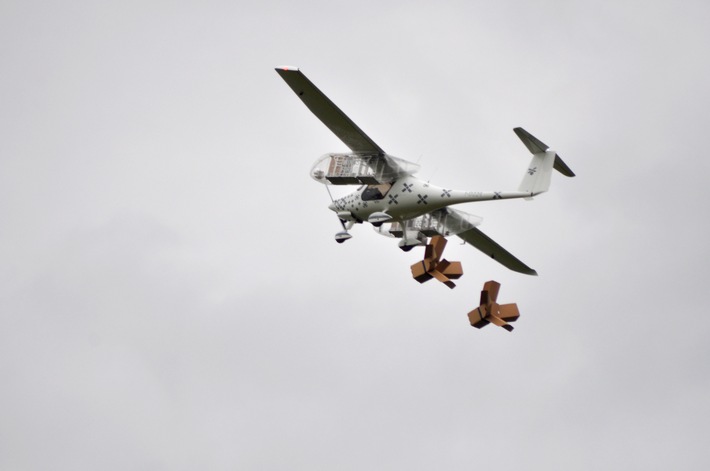 Hilfe aus der Luft für Menschen in Not / Wings for Aid und Smurfit Kappa entwickeln Verpackung für den Abwurf von Hilfsgütern aus Flugzeugen