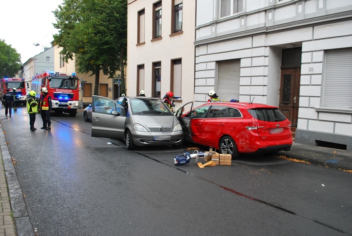 FW-MK: Frau eingeklemmt und lebensgefährlich verletzt