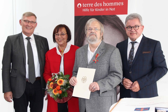 terre des hommes-Gründer Lutz Beisel erhält das Bundesverdienstkreuz