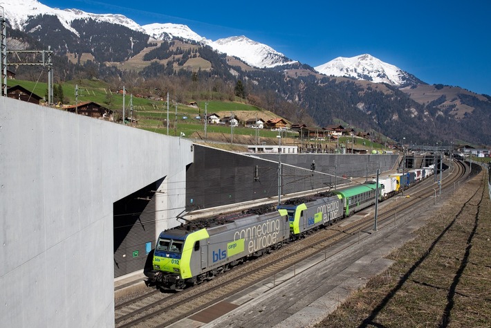Medienmitteilung: BLS erhält Plangenehmigungsverfügung für den Teilausbau des Lötschberg-Basistunnels