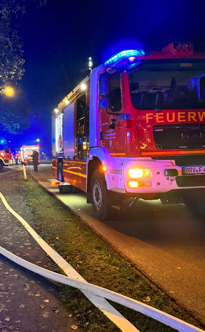 FW-ROW: Unwettereinsatz hält Feuerwehr in Atem: Blitzschlag und überschwemmte Straßen in Bremervörde