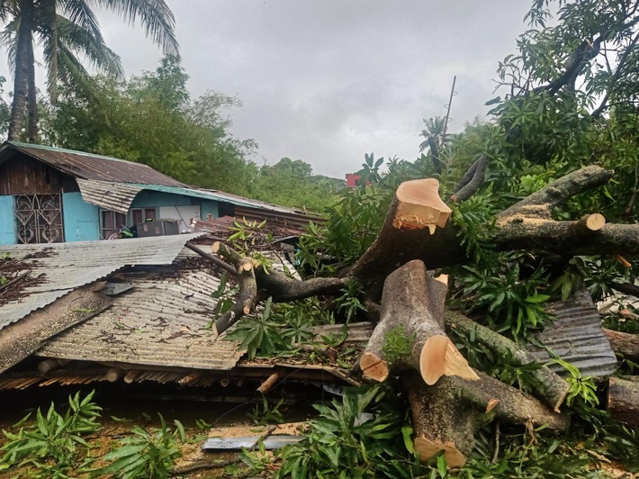 Philippinen: Johanniter stellen 50.000 Euro Soforthilfe bereit / Gemeinsam mit ihrem Partner PCDR leisten sie Soforthilfe in den schwer von den Taifunen "Fung-Wong" und "Kalmaegi" betroffenen Regionen
