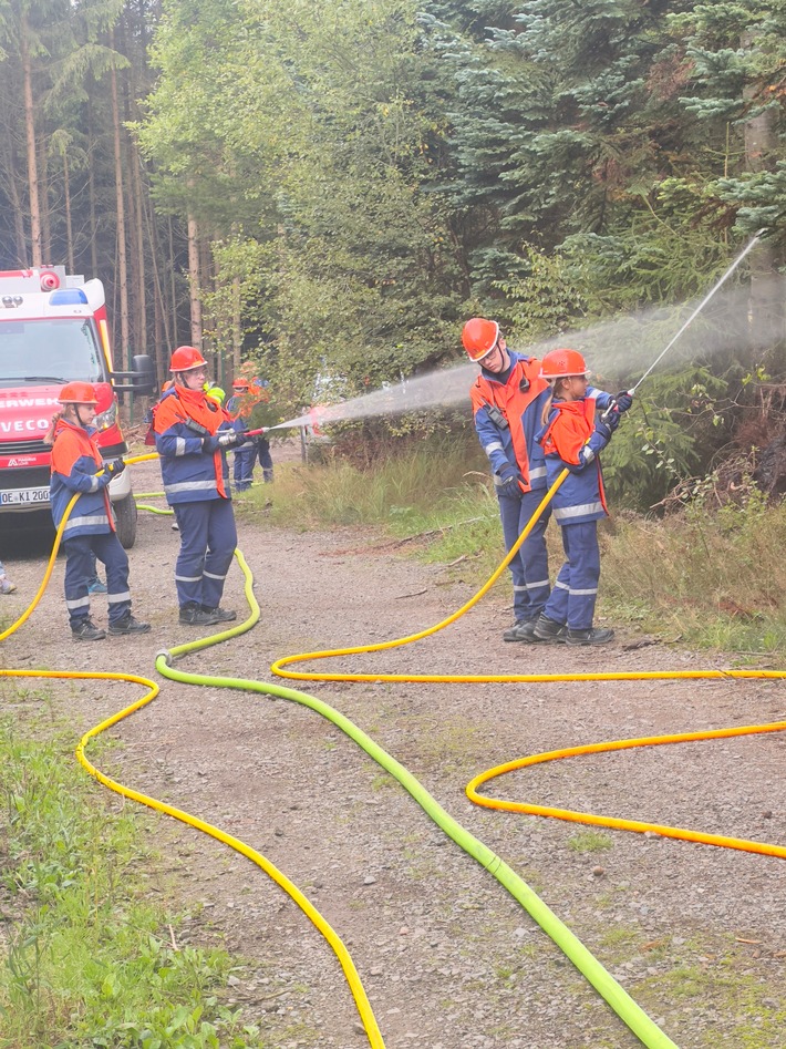 FW-OE: Abschlussübung der Jugendfeuerwehren der Gemeinde Kirchhundem