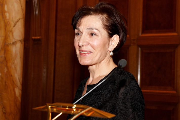 "Writing for CEE 2010"  geht an Bosnierin Azra Nuhefendic - BILD