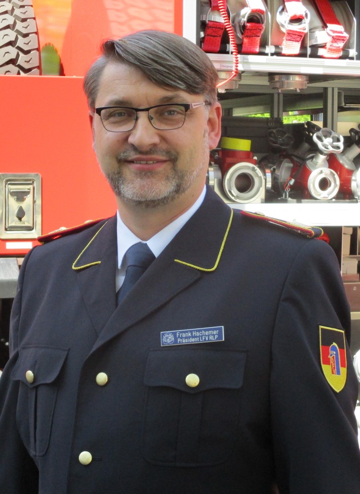 Europaweiter Notruf 112: Dran bleiben rettet Leben / Deutscher Feuerwehrverband informiert zum Notruftag am 11. Februar 2019