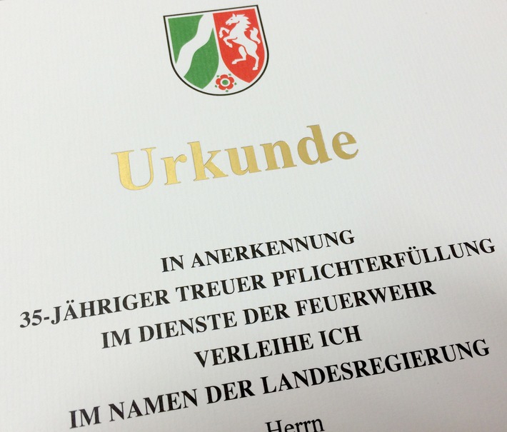 FW-E: 35 Jahre Feuerwehr-Dienst
/Verleihung von Feuerwehr-Ehrenzeichen, Presseeinladung, Fototermin