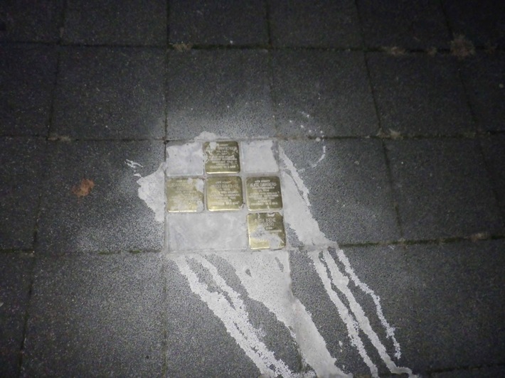 POL-KLE: Kleve - Stolpersteine beschädigt