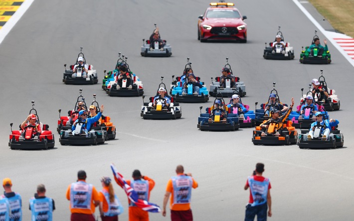 Presseinfo: Die LEGO® Fahrerparade ist zurück | FORMEL 1 Großer Preis von Großbritannien