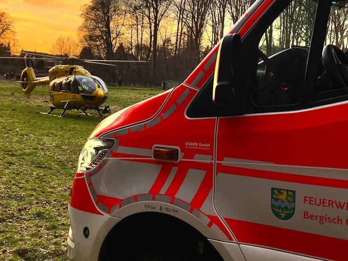 FW-GL: Schwerstverletzter Mountainbiker nach Sturz im Wald im Stadtteil Nußbaum von Bergisch Gladbach