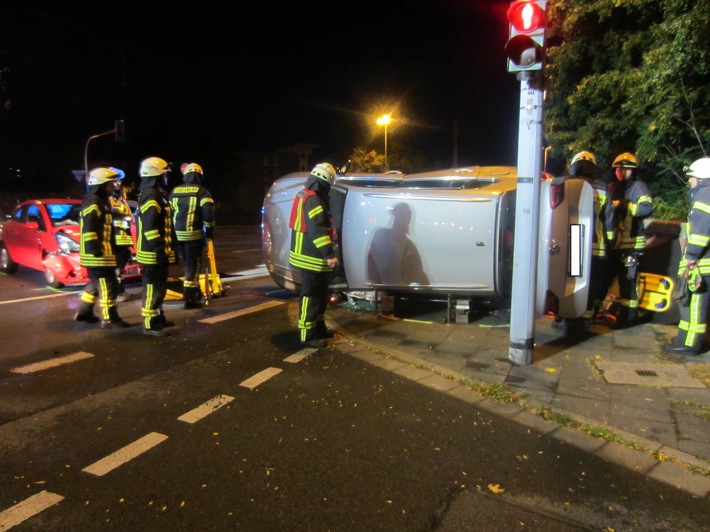 FW-MH: Verkehrsunfall mit zwei beteiligten Fahrzeugen