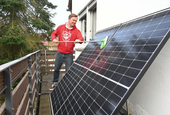 Balkonkraftwerke helfen sparen - Wie schaut es mit dem Versicherungsschutz aus? (FOTO)