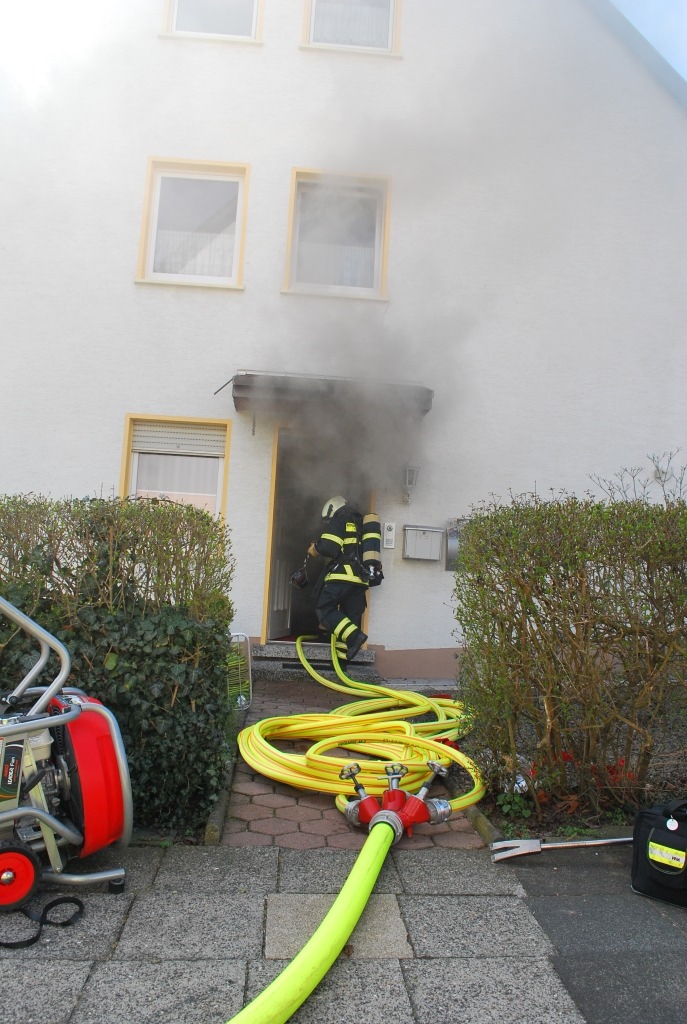 FW-MK: Brennende Sauna im Keller eines Mehrfamilienhauses