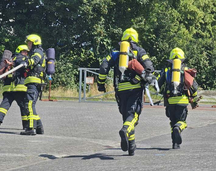 FW Rheingau-Taunus: Feuerwehrleistungsübung bei hochsommerlichen Temperaturen - Hohenstein - Breithardt verteidigt den Titel