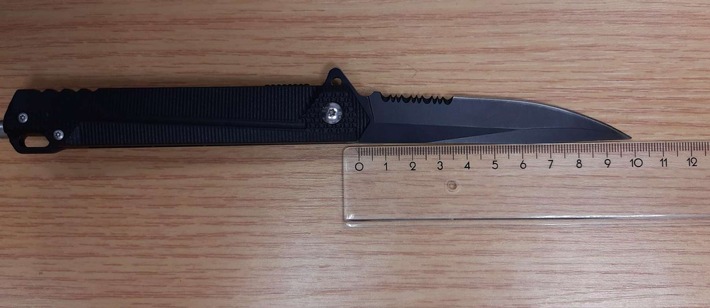 BPOL NRW: Jugendlicher mit Drogen und Messer in S4 - Bundespolizisten beweisen richtigen "Riecher"