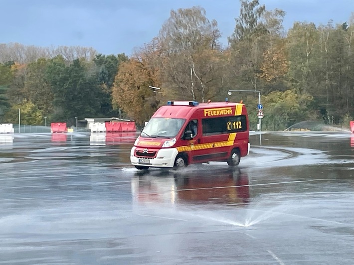 FW-EN: Wetter - Sicher auf jeder Einsatzfahrt - Tagesseminare für Einsatzkräfte der Feuerwehr Wetter (Ruhr)