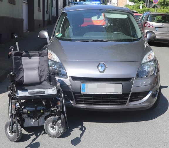 POL-HX: Rollstuhl angefahren - ein Verletzter