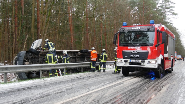 FW Celle: Verkehrsunfall zwischen Groß Hehlen und Scheuen