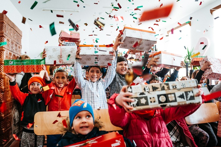 "Weihnachten im Schuhkarton" lädt zum 25. Mal zum Mitpacken ein / Jetzt erst recht Kindern Hoffnung schenken