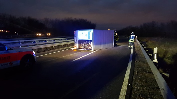 POL-PDNW: Polizeiautobahnstation Ruchheim - Umgekippter Kleintransporter verursacht Vollsperrung am Autobahndreieck Ludwigshafen