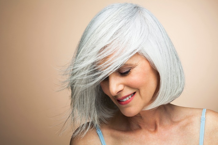 Silbershampoo, Biotin &amp; Co.: Das tut grauen Haaren gut