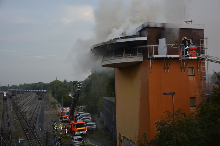 FW-MH: Feuer mit starker Rauchentwicklung im Stellwerk Mülheim-Styrum