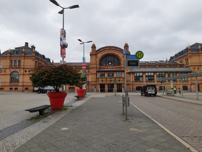 BPOL-HRO: Zwei herrenlose Koffer führen zur Sperrung des Bahnhofes