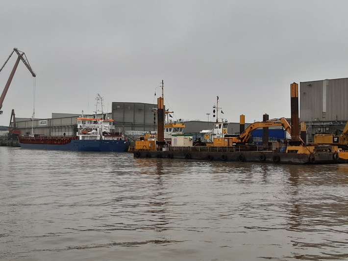 WSPI-OLD: Schiffskollision im Braker Hafen endet mit Sachschaden