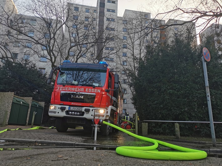 FW-E: Kellerbrand im Hochhaus - Keine Verletzten