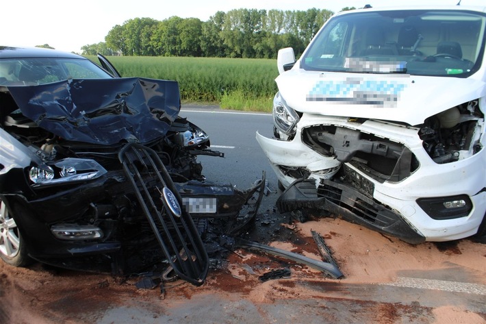 POL-COE: Lüdinghausen, Seppenrade, B474/ Transporter und Auto kollidieren