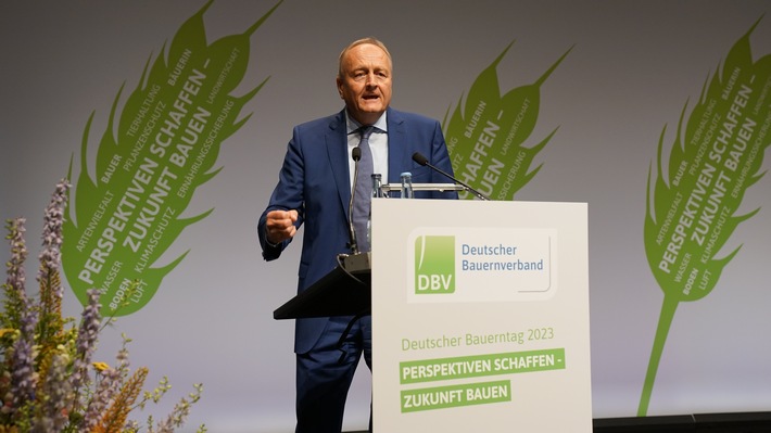 Bauerntag 2023 - Grundsatzrede von DBV-Präsident Rukwied / Rukwied: Höchste Zeit für Zukunftsperspektiven