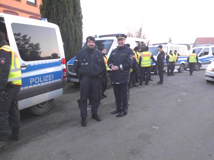 POL-HM: Einbrecherbanden aus dem Verkehr ziehen / 
Polizeichef Hansmann: &quot;Kontrollen werden fortgesetzt!&quot;